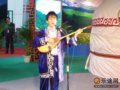 图：新疆展台，现场民歌表演