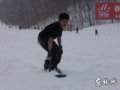 “及时雪”延长滑雪期 笑语欢声满雪场