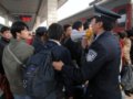 返程高峰突破50万人 交通部门增加运力