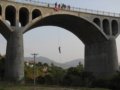 泉州马甲桥下惊现“蜘蛛人”(图)