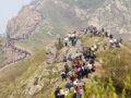 江苏镇江20万人登圌山 场面蔚为壮观