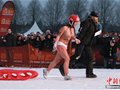 比赛不分男女 德国裸体滑雪赛惊艳上演[组图]