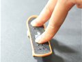 聚氨酯手指滑板 风靡全球的指尖极限运动[图]