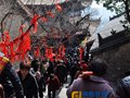 江苏徐州云龙山寺院举办庙会 游人香客如潮