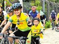 五岁孩童参加迎大运活动 62岁老人参加自行车赛