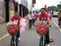 即低碳、又环保300自行车爱好者宜宾为骑友举行自行车婚礼