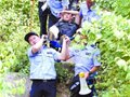 青岛民警应急救援演练 靠门形石定位救下驴友