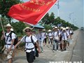22名大学生干部徒步数百里暑期实践感动社会