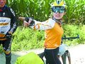 女大学生骑车入藏 完成父亲遗愿