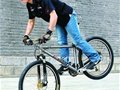 发烧友制成10万元自行车 车子镀金镶钻(图文)