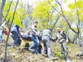 河北邢台：游客爬山突发心脏病 志愿者爱心接力送下山