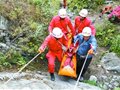 记者亲身体验野外救援 驴友遇险探因:爬野山被暗地纵容