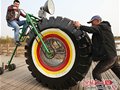 市民自制超大自行车 前轮直径1.6米(图文)