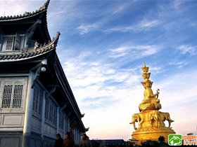 登高望远赏冬景　四川五大名山攀爬攻略