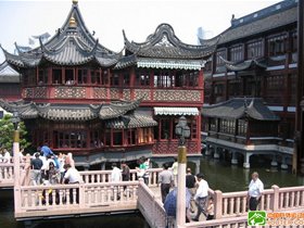 上海自助旅游景点玩在上海豫园、城隍庙