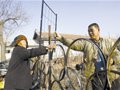 榆树男子爱车圈装饰 攒400多辆自行车建车圈栅栏(图文)