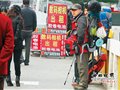 “驴友”街头行乞 又是骗局(图)