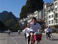 阳朔县举行双人自行车越野赛