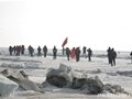 穿越青海湖的探险队冰上徒步实现了25公里穿越