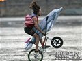 美国举办迷你自行车赛 小小单车花样多