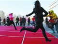 高跟鞋也疯狂 北京举行穿高跟鞋30米跑比赛