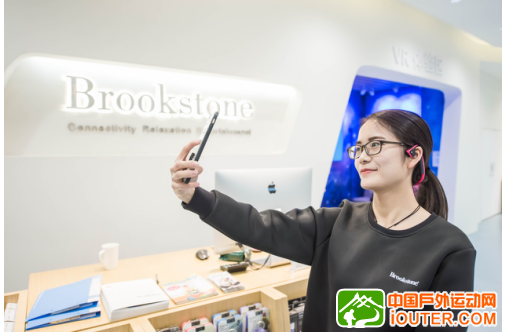 去宏图Brookstone感受AfterShokz骨传导耳机黑科技3