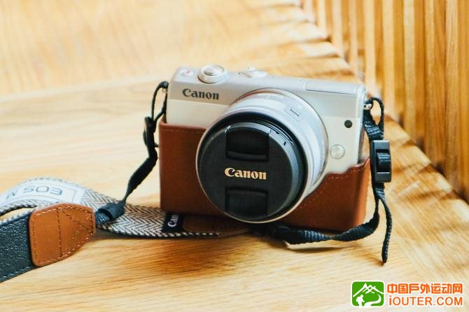 兼具时尚与实用的佳能微单M100